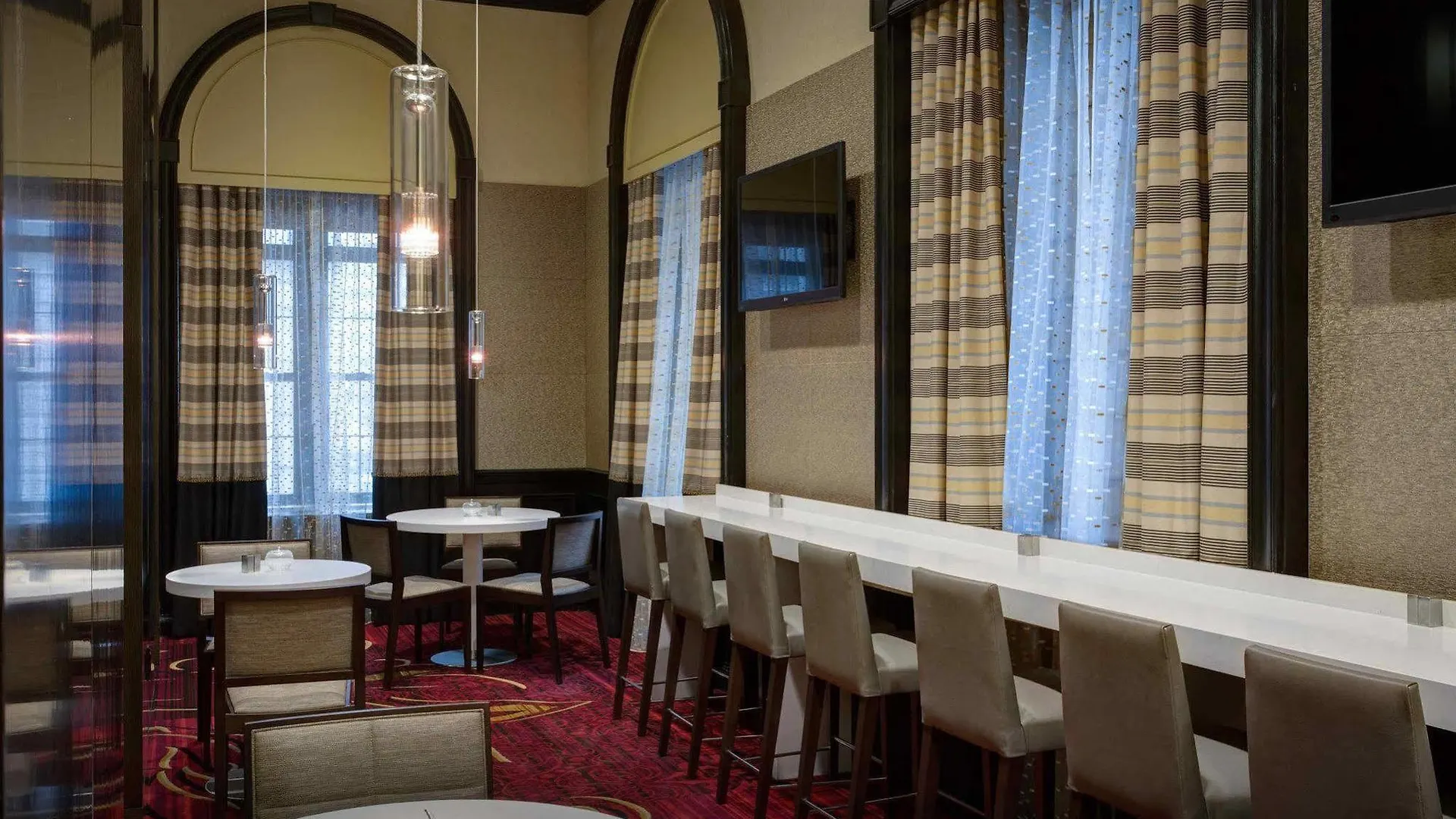 Hotel New York Marriott East Side 4*,
